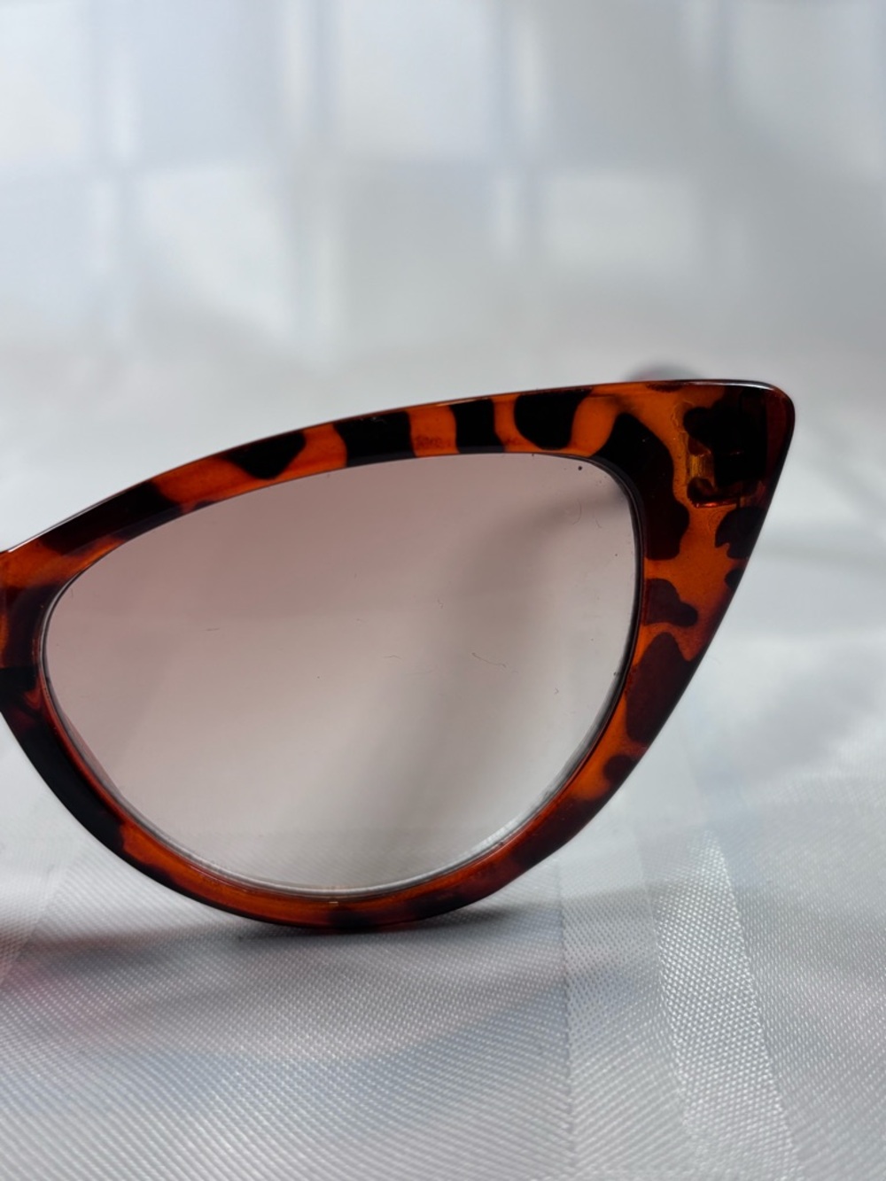 MUST BUNDLE 3 $5 ITEMS Tortoiseshell Cat Eye Reader 1.50 Sunglasses - Picture 9 of 9
